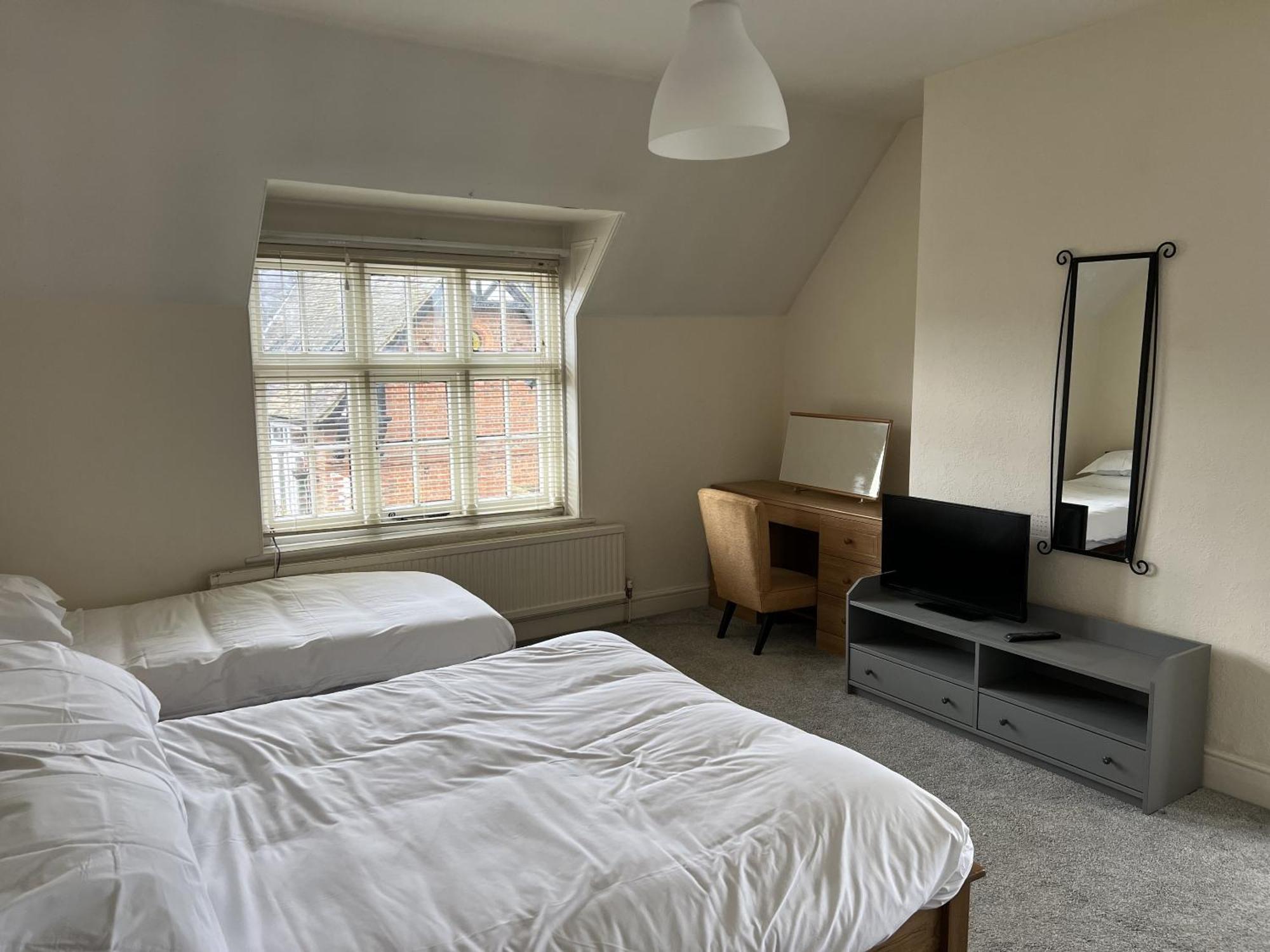 The Talbot And Apartment Iwerne Minster Exterior foto